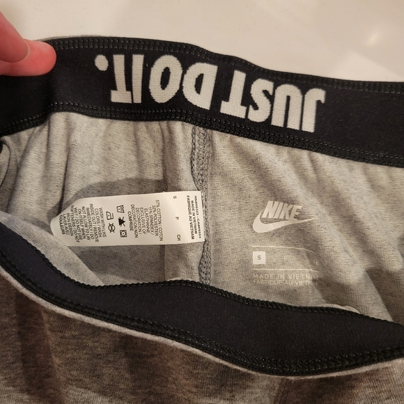 Nike Gray Leg a See High Waisted Sportswear Performance Leggings Small Elastic - Picture 8 of 10